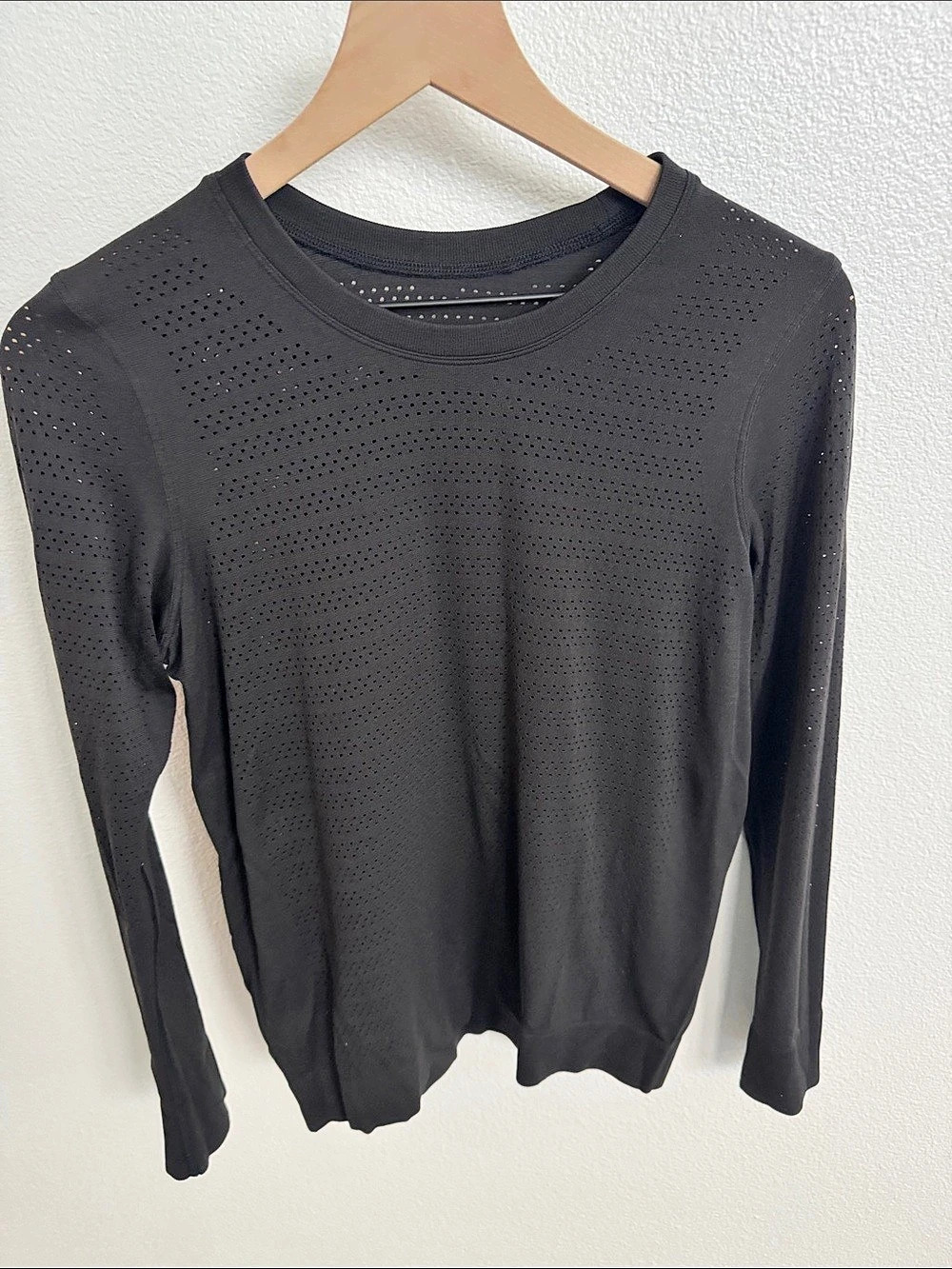 lululemon Swiftly Tech Long Sleeve Crew Black Long Sleeve Athletic Top 6